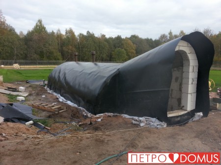 Гидроизоляция фундамента погреба геомембраной HDPE